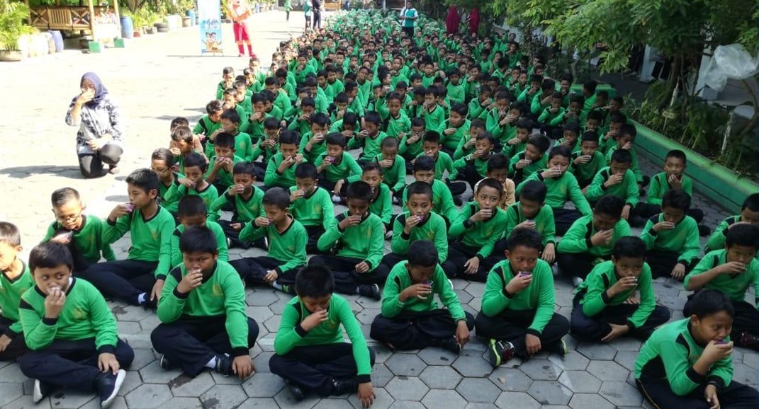 Minum Jamu Bersama Anak-Anak, Yaaah.... Kok Enggak Kebagian