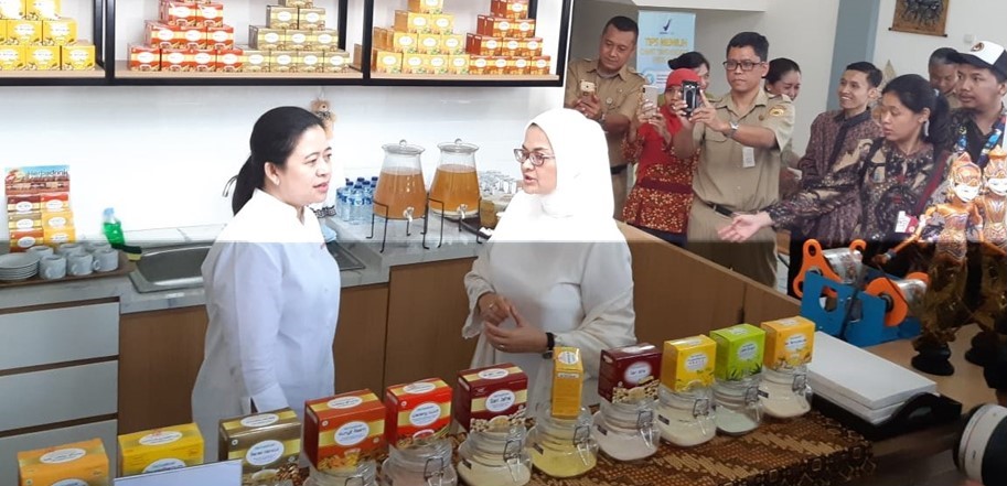 Puan dan Cafe Jamu Puan dan Cafe Jamu